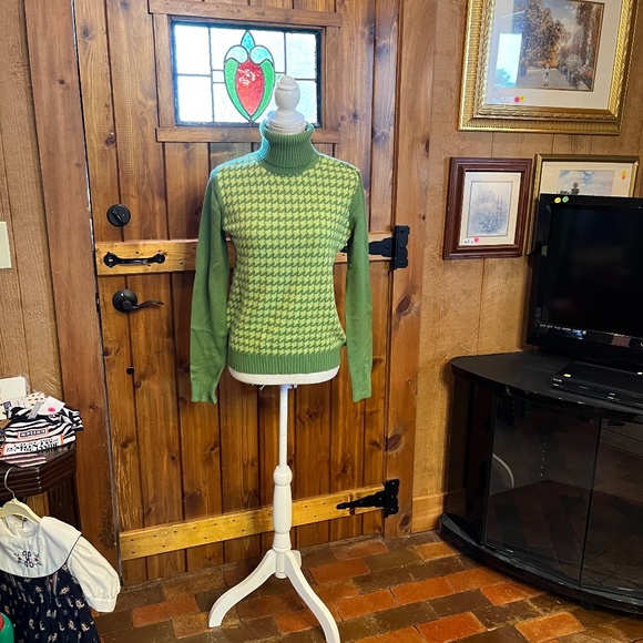Vintage Tommy Hilfiger lime green hounds toot pattern sweater size Small Petite - Picture 2 of 4